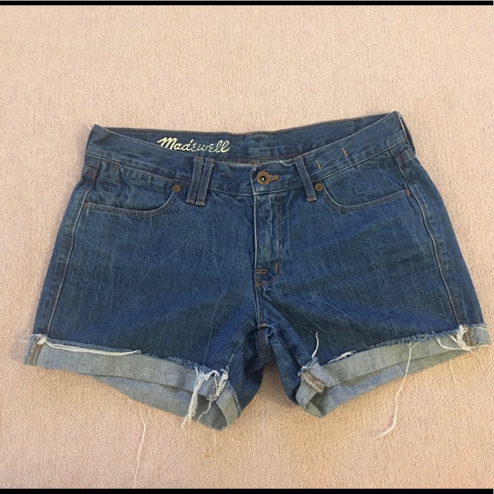 Madewell Jean shorts 100% Cotten. Raw edge hem
